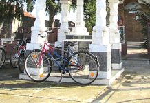 Un prahovean a furat bicicleta unei enoriaşe, chiar din poarta bisericii!