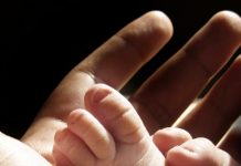 Serviciile de consiliere psihologică postnatală, incluse în categoria serviciilor de sănătate publică