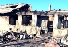 Întreaga comunitate locală din Tomşani s-a mobilizat pentru a construi o nouă casă familiei rămase fără locuinţă înainte de Sărbători