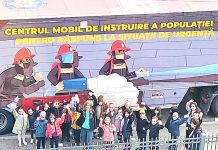 Sute de elevi şi cadre didactice din Prahova au învăţat, de la salvatorii ISU, cum să acorde primul ajutor în caz de dezastre naturale