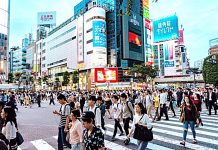 În Japonia, populaţia continuă să scadă în ritm rapid, în timp ce numărul străinilor a crescut la un record