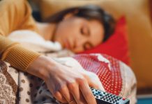 Renunțați la obiceiul de a adormi cu televizorul aprins!