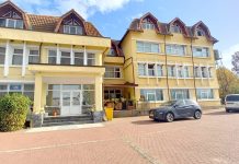 RomBlast Păuleşti sau măiestria de a transforma, de mai bine de treizeci de ani, sticla topită în artă certificată de mari galerii ale lumii