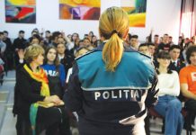 „Viitor fără Umbre” – campanie derulată de poliţiştii prahoveni în unităţi de învăţământ din judeţ