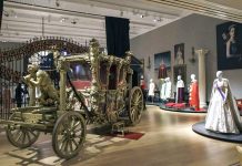 Costume şi recuzită din serialul «The Crown» – scoase la licitaţie