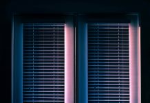 Jaluzele Verticale și Jaluzele Plisate: Soluții Elegante și Funcționale pentru Ferestrele Tale