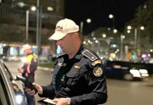 Doi şoferi cercetaţi penal de poliţiştii prahoveni: unul cu permisul anulat, altul cu dreptul de a conduce suspendat