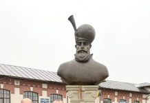 Monumentul domnitorului Mihai Viteazul, inaugurat la Tomşani de sărbătoarea Sfinţilor Mihail şi Gavriil