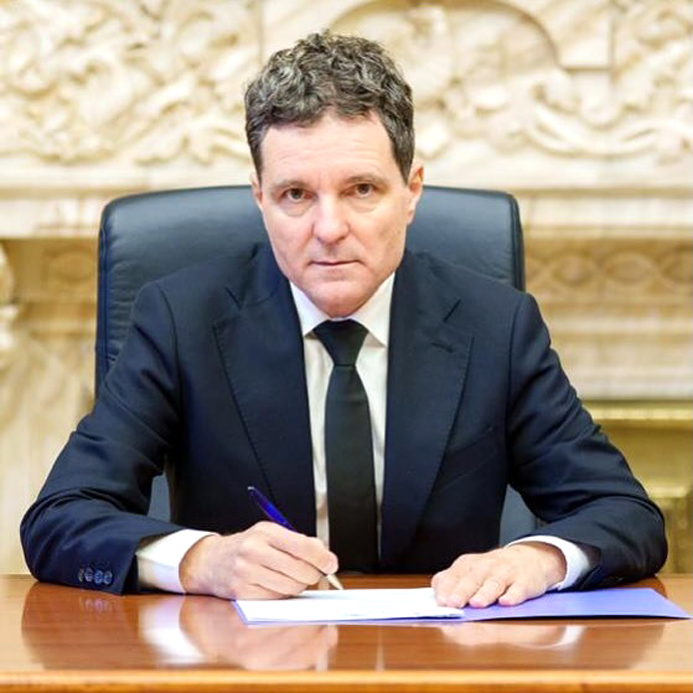 nicusor Dan promulgat