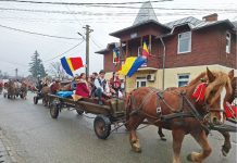 De Ziua României, uniți în cuget și simțire, locuitorii comunei Vărbilău au serbat Ziua Națională printr-un tradițional pelerinaj de comemorare a eroilor, la Crucea de la Podul Ursului