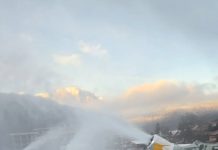 Azuga se pregăteşte de sezonul de iarnă: tunurile de zăpadă funcţionează pe pârtii