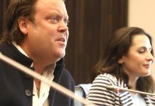 A început un turneu de promovare a României în mai multe ţări