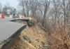 O bucată din drumul de la ieșirea din Câmpina spre Cornu s-a prăbușit!